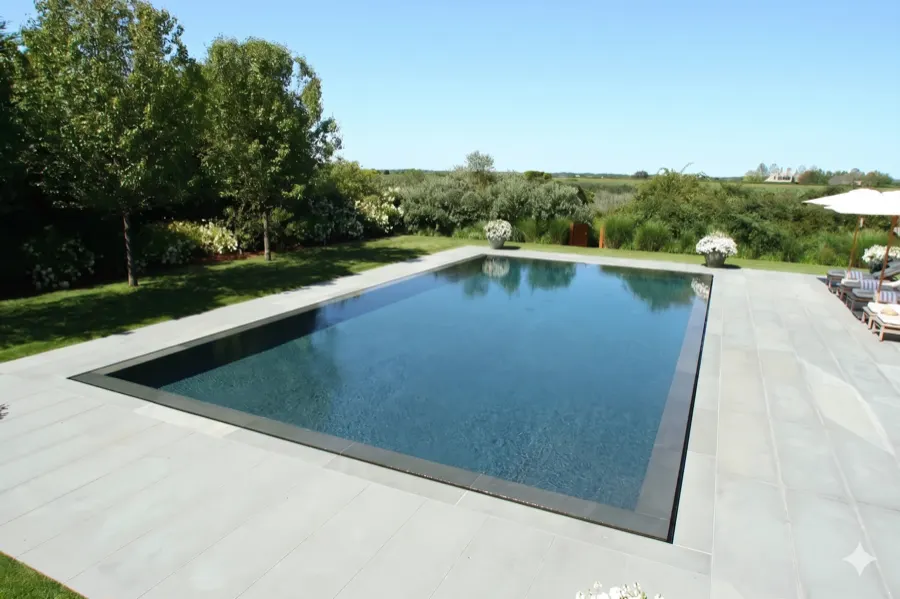 Überlaufpool