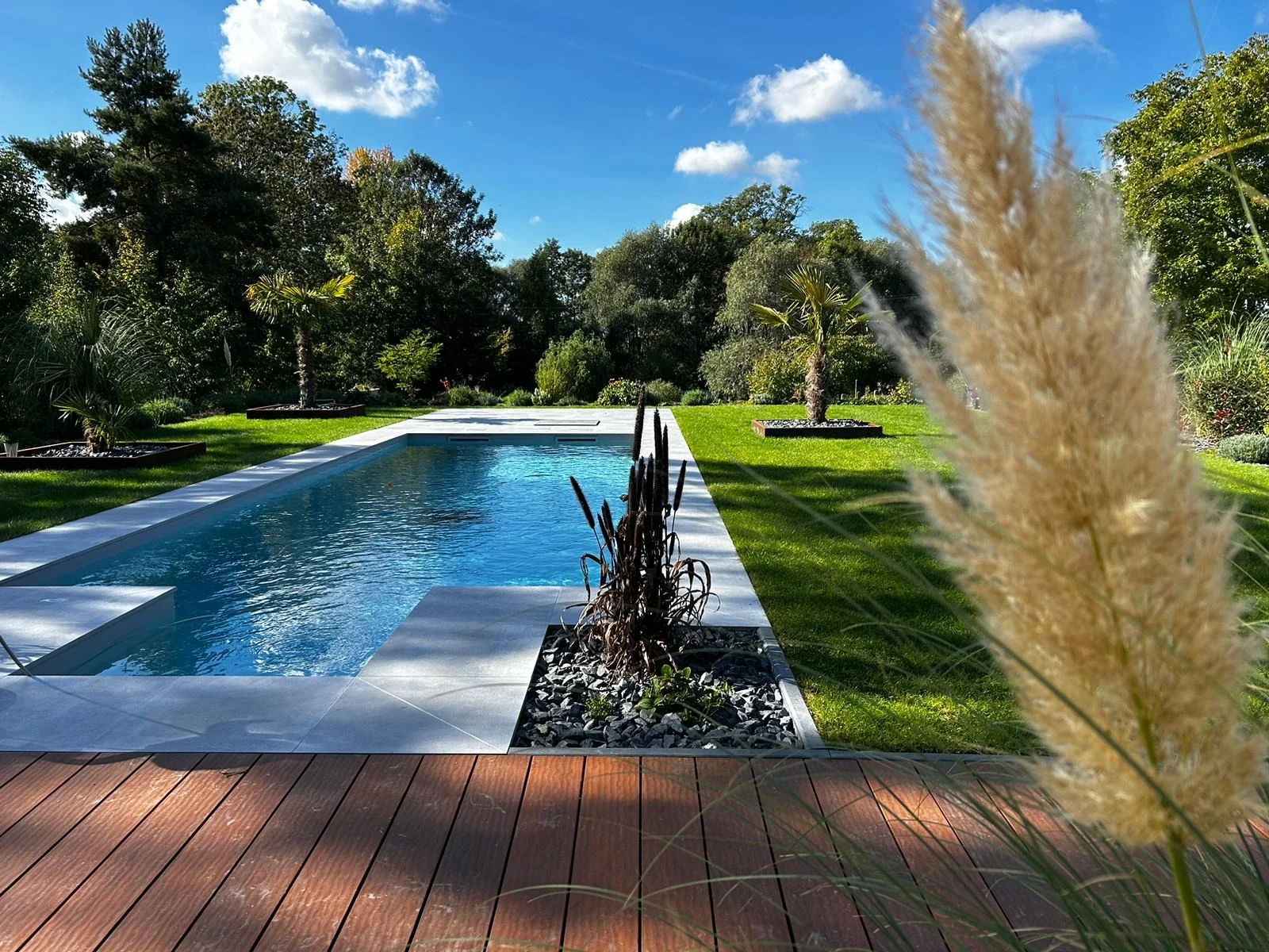 PP Pool mit Holzterrasse und Garten